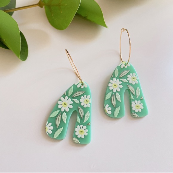 Multi color Acrylic statement hoop earrings - Picture 12 of 13